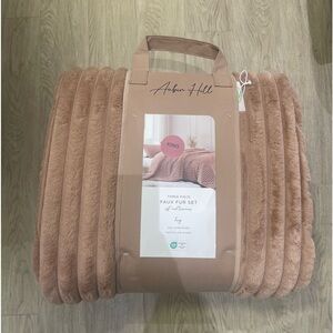 Aubin Hill
3pc Luxury Faux Fur Comforter Set